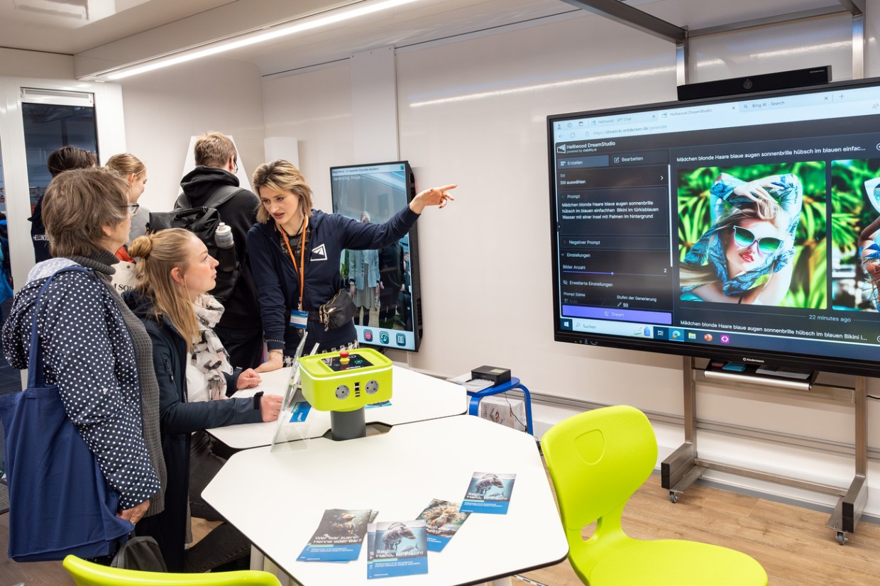 Das Digitale Mobile Klassenzimmer [DigiMoK] von Helliwood auf der Leipziger Buchmesse 2024